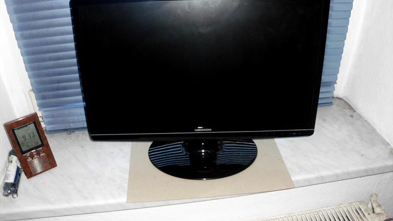 gebe hier ein 24zoll pc monitor ab zu geben nur für 22euro ab