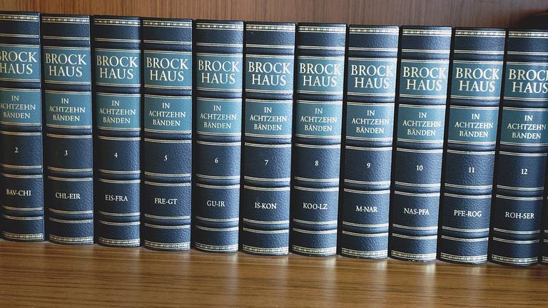 18 Bände Brockhaus - informativ, haptisch u. dekorativ