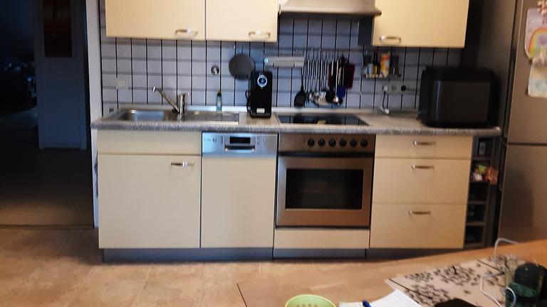 Küchenzeile abzugeben