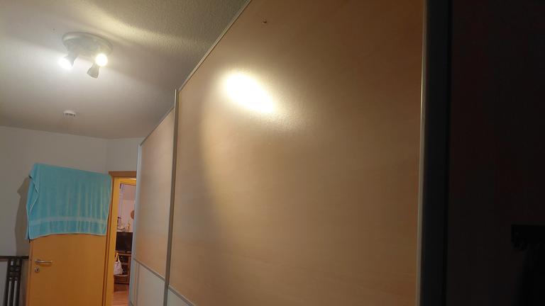 Kleiderschrank aus Holz