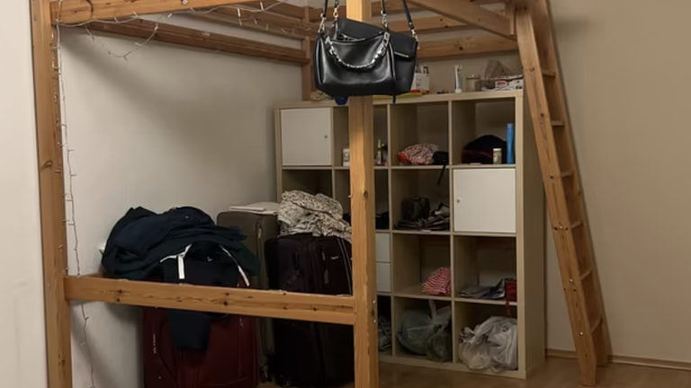 Loft bed 140x200 made of solid wood - disassembled & ready for collection - 380€