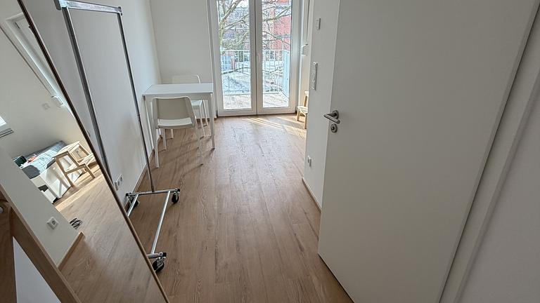 Mieter gesucht - Modernes Studio @ Wedding: Erstbezug, möbliert & Balkon