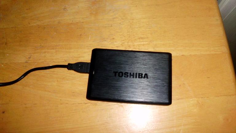 gebe  eine 1TB externne festplatte von toshiba günstig ab nur für 18euro