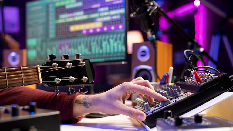 Musikstudent als Arrangeur für Lieder eines zweiteiligen Bühnenprogramms gesucht