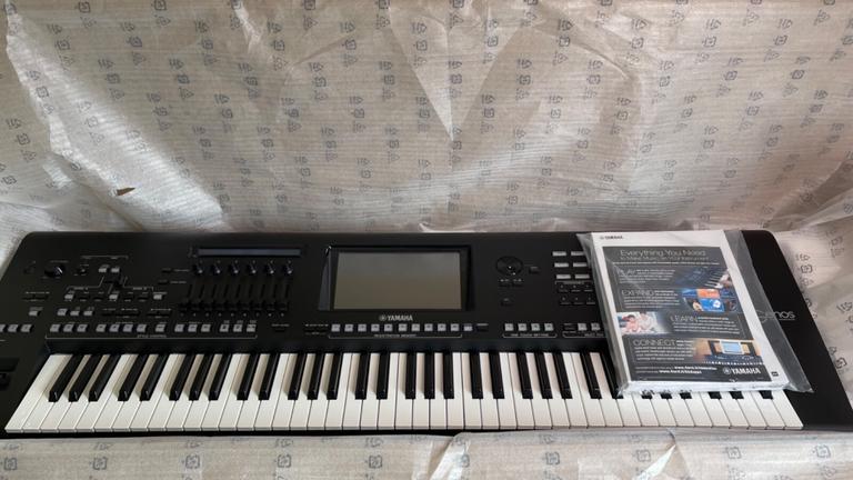 Yamaha Genos 76 Tasten Keyboard
