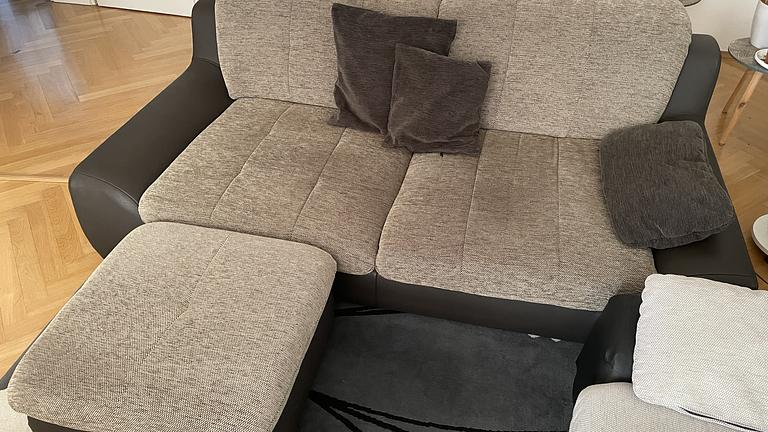 Vorschaubild bequemes 2,5-Sitzer Sofa inkl. Hocker & Kissen
