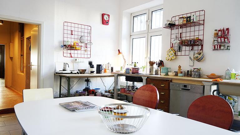 Arbeitsplätze_Coworking_Schreibtisch_Atelier_BüroRaum_Studio_Büro