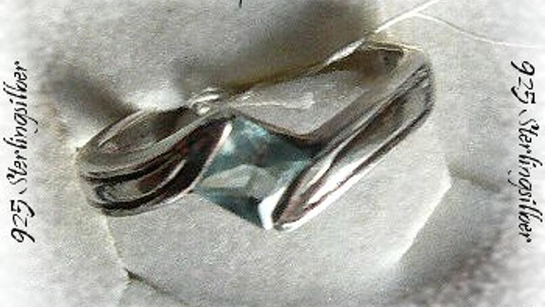 Ring, 925 Silber mit gefassten Aquamarin