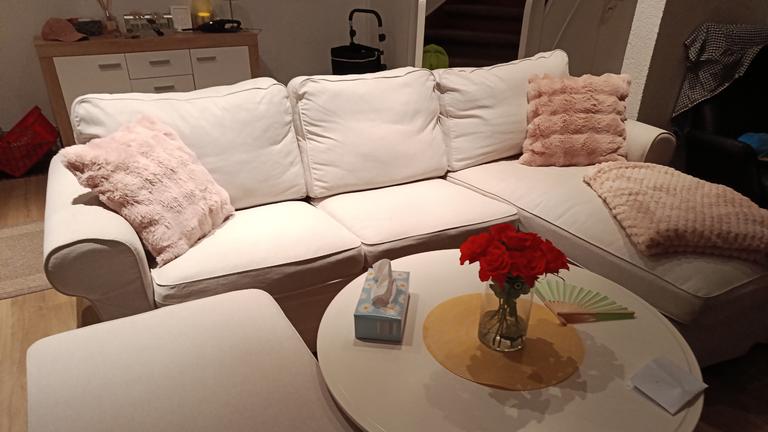 schönes Ikea Sofa beige zu verkaufen
