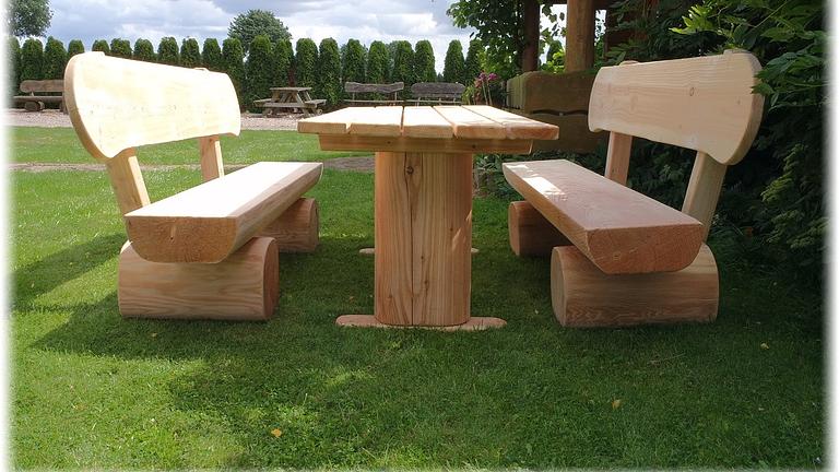 Baumstamm Gartenmöbel. Holzmöbel Set. Sitzgarnitur. Parkmöbel.