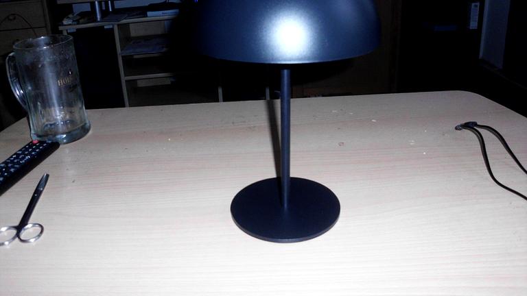 LED Tischleuchte mit Akku-betrieb inkl. USB Kabel. ab zu geben