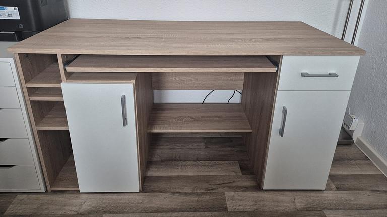 Schreibtisch