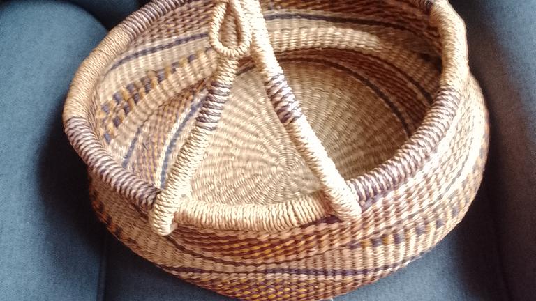 Stabiler Korb. 10 Euro