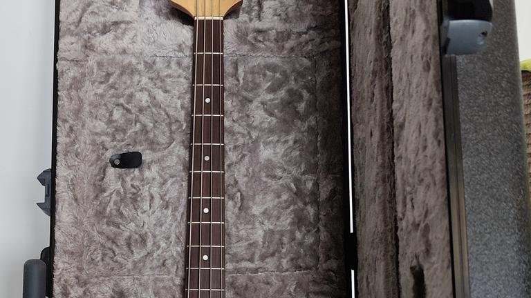 Verkaufe Yamaha Bass Attitude Plus in Rot