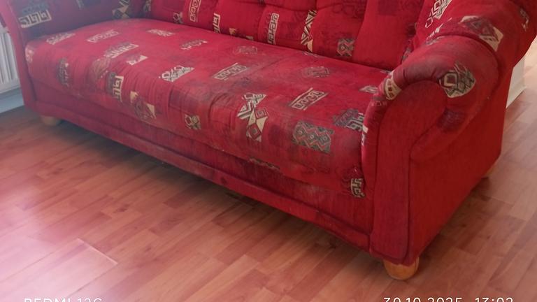 Couchtisch und Sofa zu verschenken