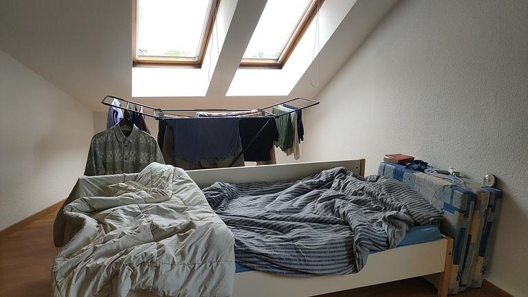 Großes WG-Zimmer mit eigenem Bad in Studiwohnheim