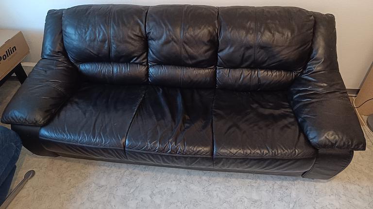Schwarzes 3-Sitzer Sofa in gutem Zustand – 50 € – Selbstabholung