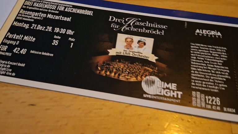 Drei Haselnüsse für Aschenbrödel mit Live Orchester