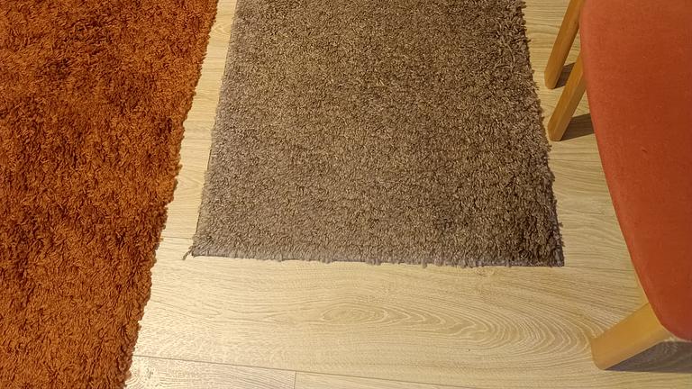 Grauer Teppich