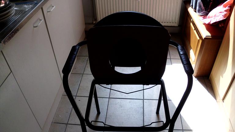 tollettenstuhl zu verschenken