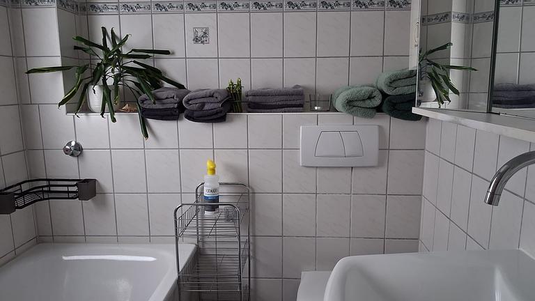 2 komplett möblierte Schlafräume, ab sofort zu vermieten auch an Messegäste