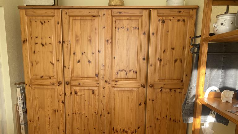 Kleiderschrank