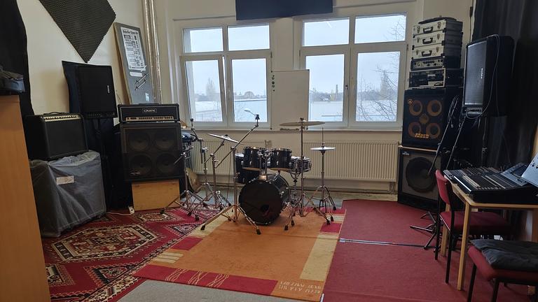 Biete Proberaum zur Untermiete