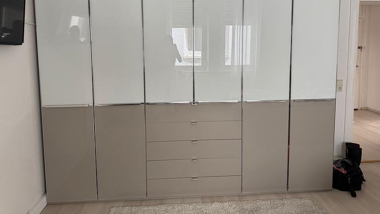 Schlafzimmer Kleiderschrank