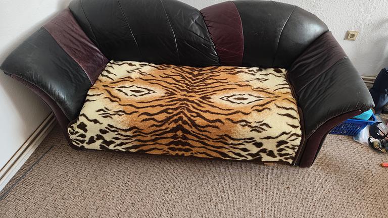 Ledersofa mit ausziehbarem Lattenrost