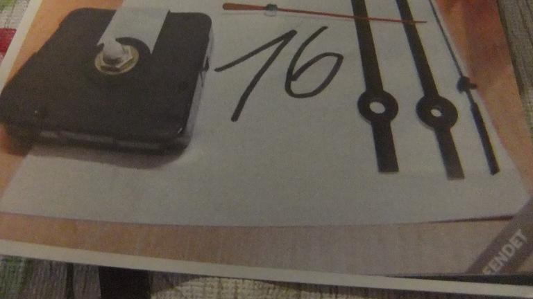 VERKAUFE QUARZUHRWERK WELLE 6 mm KUSTSTOFFZEIGER NEU