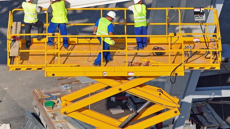 Bedienberechtigung zum Führen von Hubarbeitsbühnen + Steiger