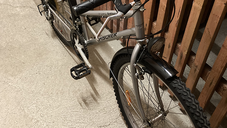 Damenfahrrad MTB Fischer, Räder 26 Zoll, Rahmenhöhe 49½ cm, 18 Gänge, Korb