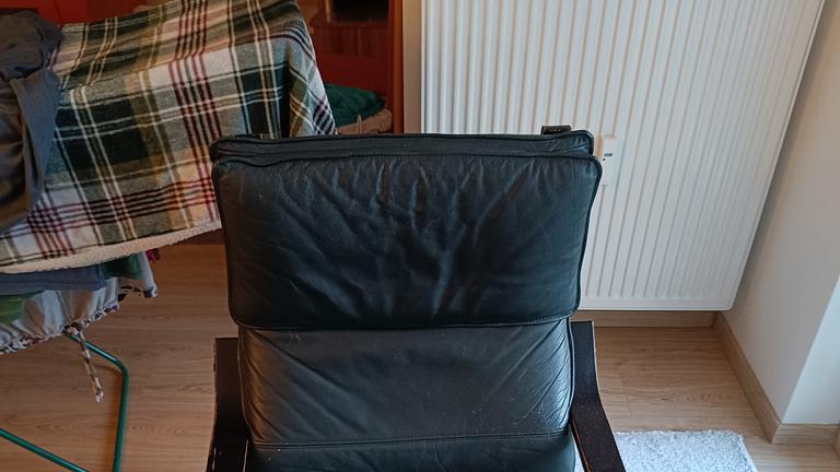 Stühle und Schaukelstuhl