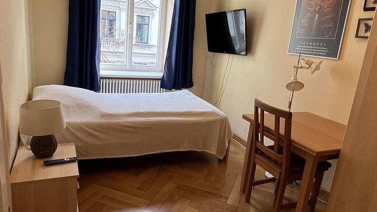 Vorschaubild Klein aber fein, Zimmer in Studenten-WG im Waldstraßenviertel