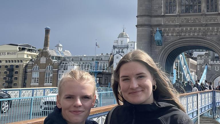 Studentinnen Suchen 2 Zimmer Wohnung in Hamburg