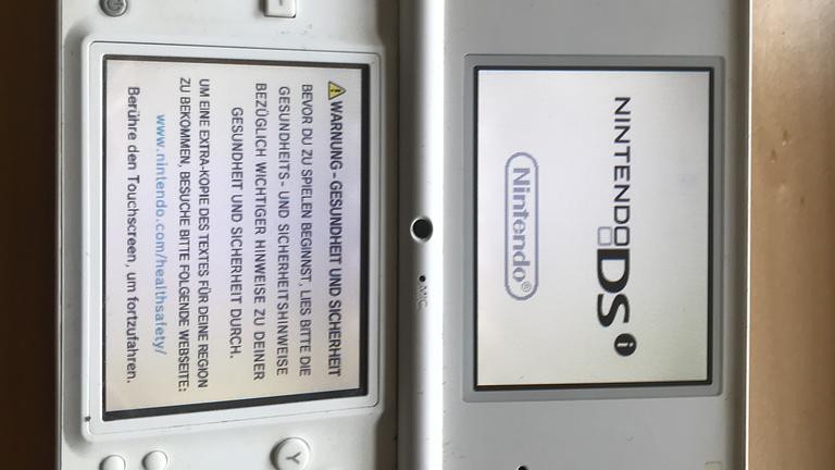Vorschaubild Nintendo DSi (Reshiram & Zekrom Edition)