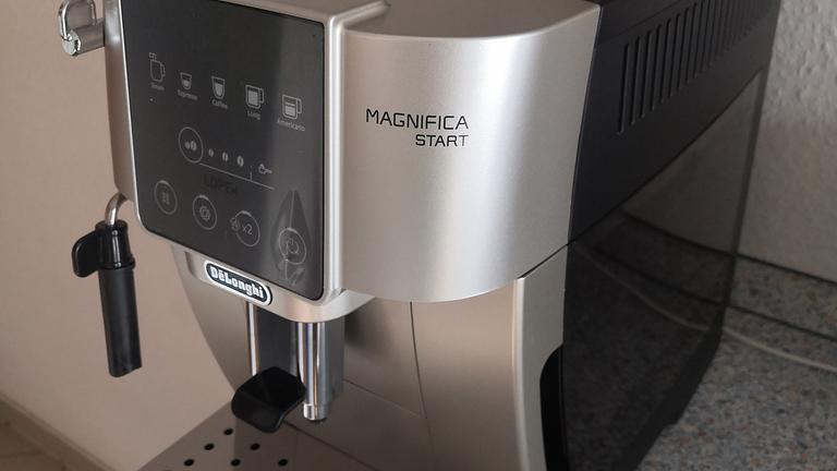 Vorschaubild Kaffeevollautomat DeLonghi Magnifica Start zu verkaufen