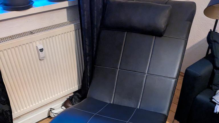 bequemer Lesessel zu verschenken Kunstleder schwarz in Leipzig Connewitz