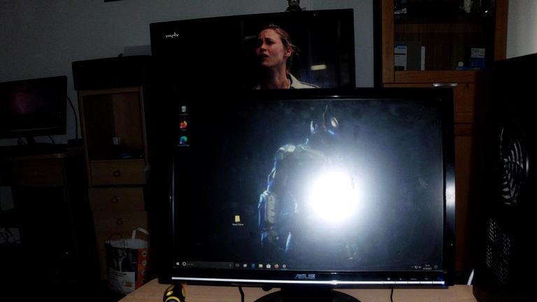 ich gebe mein pc mit bildschirm maus und tastartur günstig ab