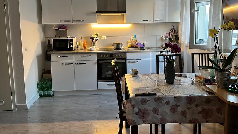 Frankfurt nähe Uni 2-Zi-Wohnung 1.OG zum 15.7. /1.8., zusätzl. Mansardzimm