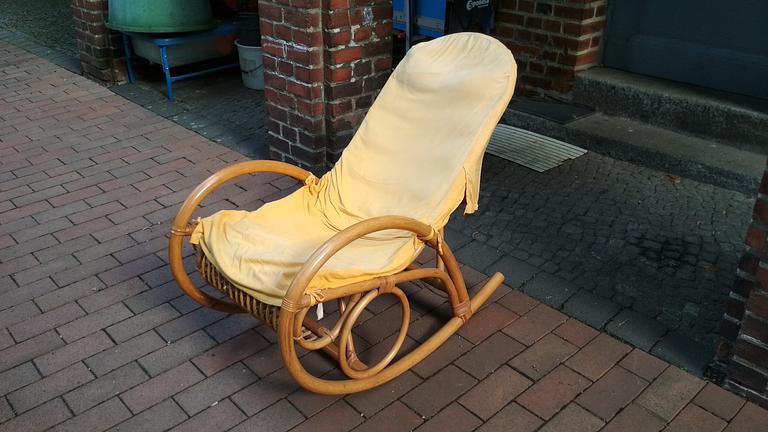 Vorschaubild ich biete einen Schaukelstuhl aus Bambus für 60 Euro