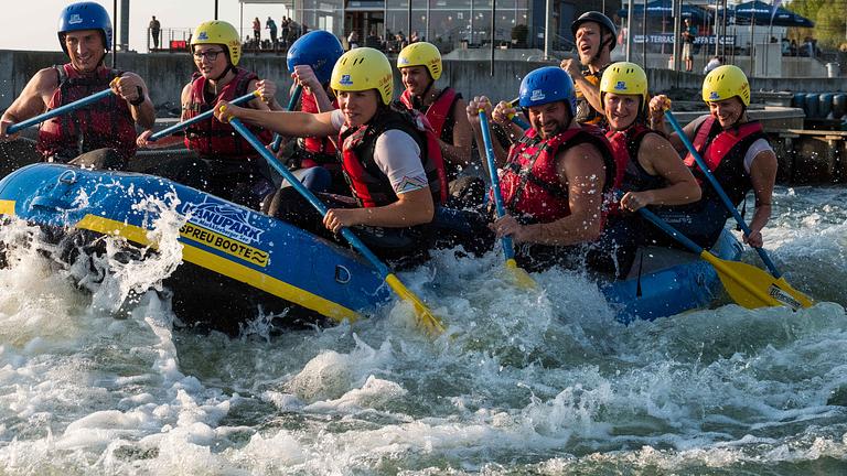 Surf-und Raftguide in der Wildwasseranlage Kanupark Markkleeberg