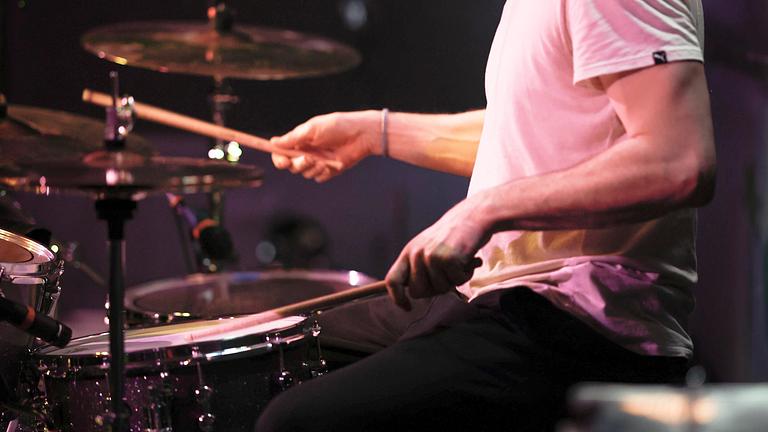 Unterricht in Schlagzeug und Bassgitarre