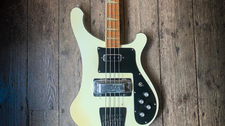 1977 Rickenbacker 4001 Bass in weißer Ausführung