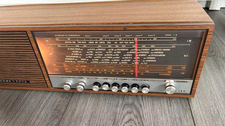 Loewe R152 Radio an Liebhaber