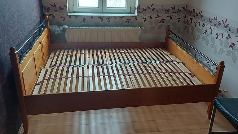 Bett zu verschenken - Abholung bis heute Nachmittag