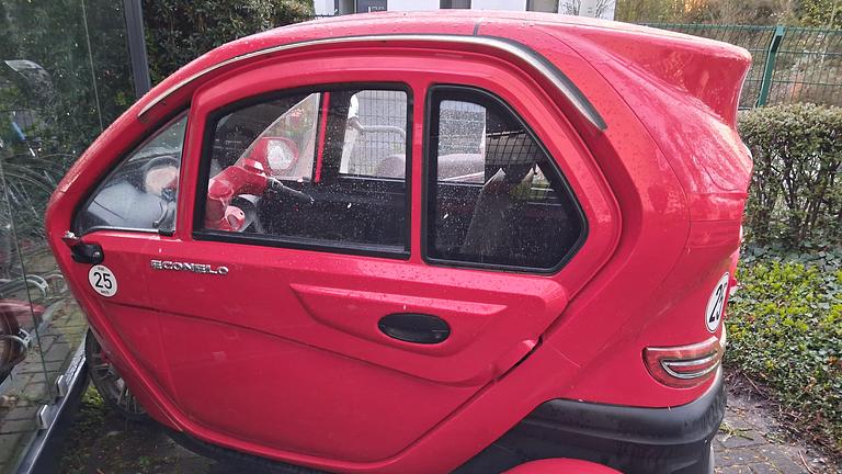 Bonn Kabinenroller rot voll funktionsfähig muss aufgeladen werden