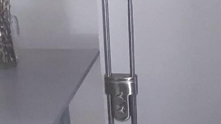 eine tolle Stehlampe mit 2 Leuchten