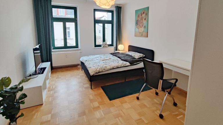 Möblierte WG-Zimmer, Balkon, Markkleeberg, S-Bahn nach Leipzig, Seenähe