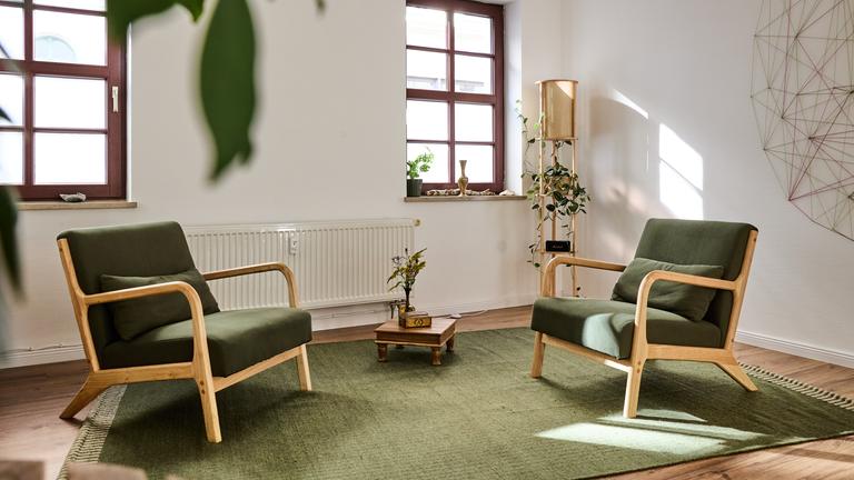 Schöner Praxis-, Kurs- und Seminarraum mit ruhiger Atmosphäre